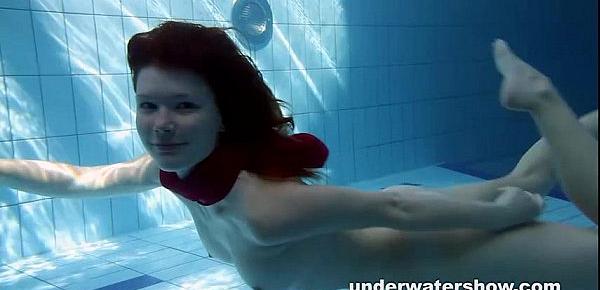  Redhead Mia stripping underwater